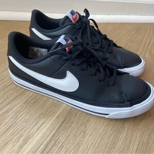 Nike Boys Black White Lace Up Comfort Sneakers DA5380-002 US 6.5Y